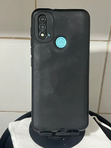 Smartphone Motorola Moto e20 32GB 4G Octa-Core 2GB RAM Tela 6,5? Câm Dupla + Selfie 5MP