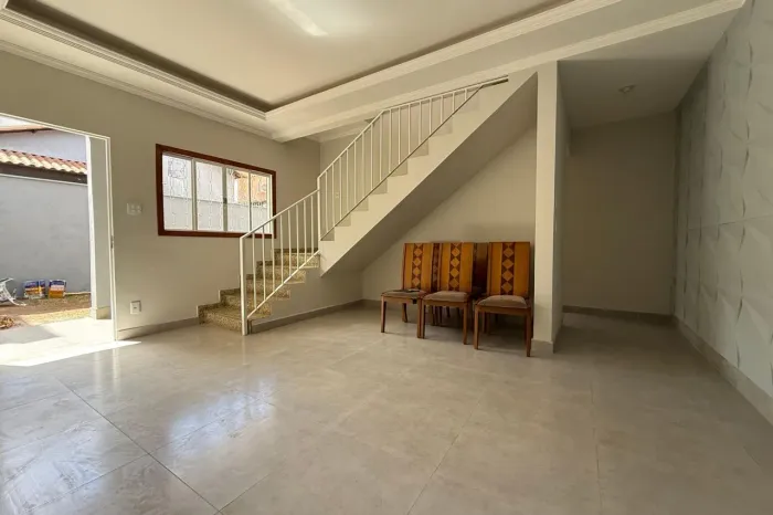 Casa à Venda - Aeroporto, 3 Quartos, 120 m2