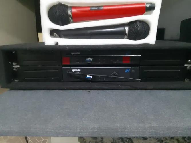 Microfones sem fio ux1600uhf com plugue p10 e balanceado 2pilhas gabinete