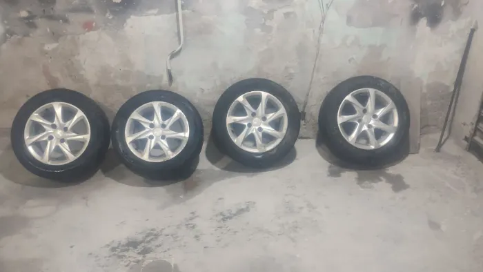 Vendo Rodas Peugeot 208, com peneus novos.