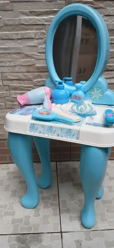 Brinquedo penteadeira com acessórios