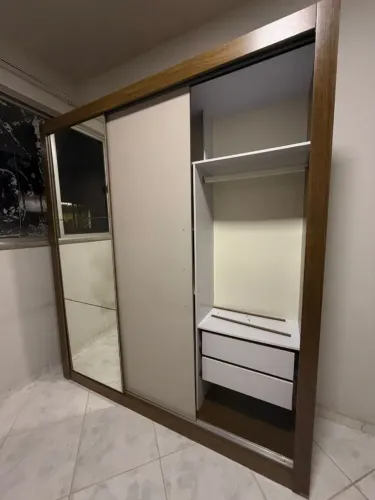 Guarda-roupa casal