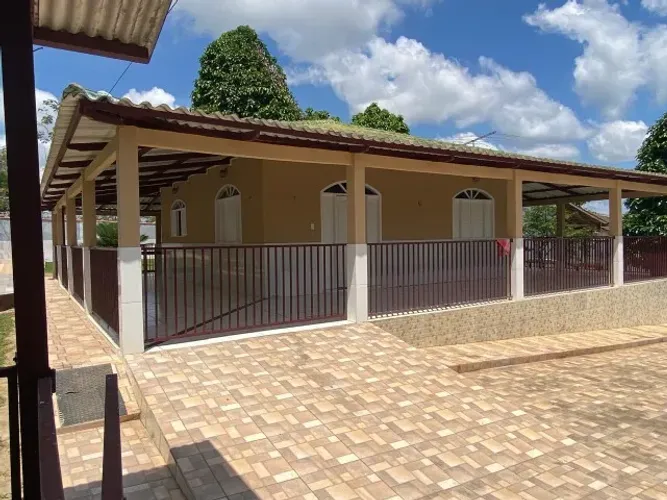 Aluga-se uma Casa com Piscina