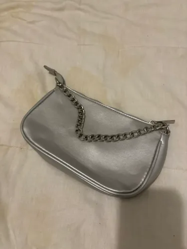 Bolsa Feminina Prata Metalizada com Corrente - Transversal