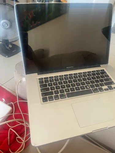 MacBook Pro Apple 15 A1286 - Não Liga a Tela - Para Peças ou Conserto.
