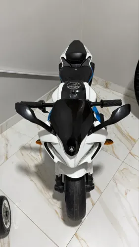Moto elétrica infantil