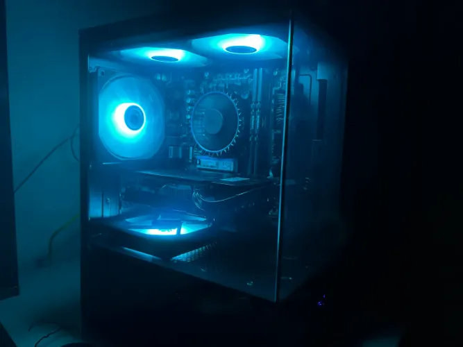 Vendo PC Gamer: Intel Core i3-12100F_RX7600 8GB_16 GB RAM_SSD NVMe 500GB_Windows 11 Pro