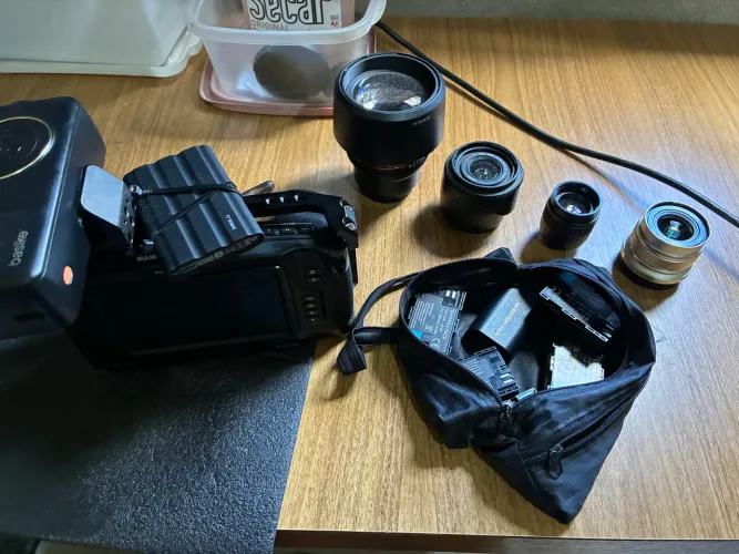 Blackmagic 4k + lentes + power bank + cage