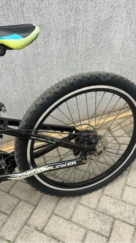 vendo bicicleta aro 26, 21 marchas, freio a disco e semi nova 