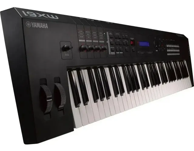 Teclado Sintetizador Mx61 Yamaha 61 Teclas Cor Preto