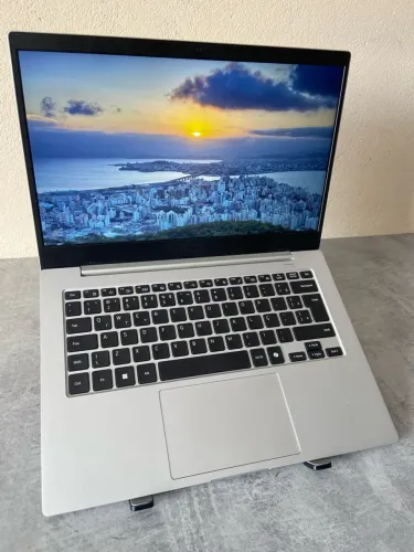 Notebook Samsung Snapdragon 7C / Qualcomm Adreno / 4GB RAM / 120GB SSD / Tela 14? FullHD