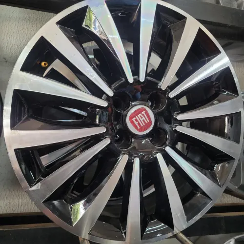 Rodas  do Fiat  linea aro 17 com  pneus  205/40 17.