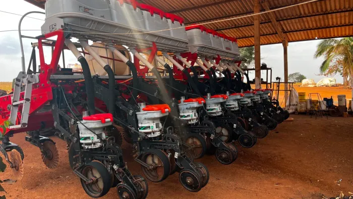Plantadeira jumil 14 linhas 3080pd