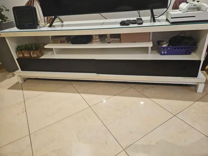 Rack para Sala com tampo de vidro - marca Rudinick