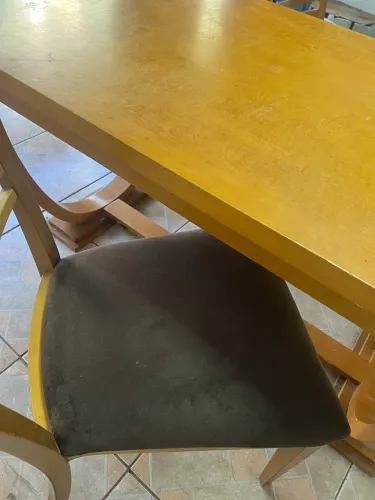 Mesa de Jantar 4 Lugares com 2 Cadeiras - Madeira de Alta Qualidade