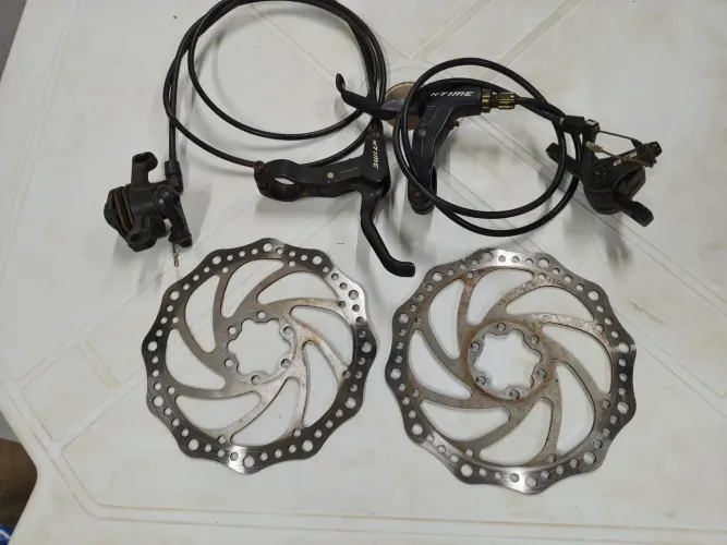 Kit de Freio a disco mecânico em perfeito estado de funcionamento