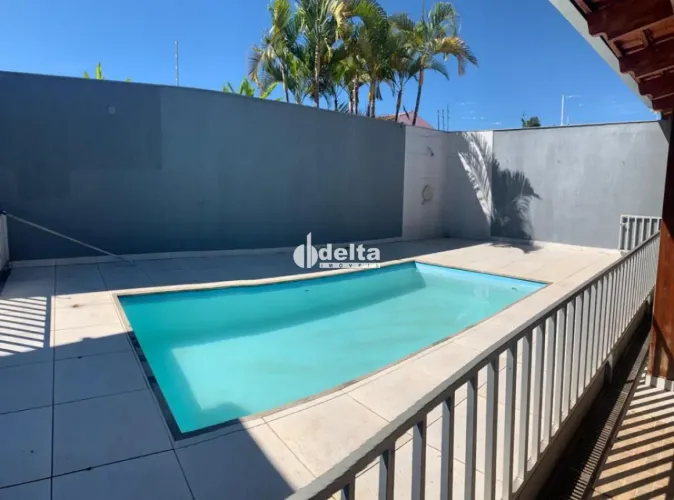 Casa com 3 quartos sendo 2 suítes disponível para locação no bairro Cidade Jardim em Uberl