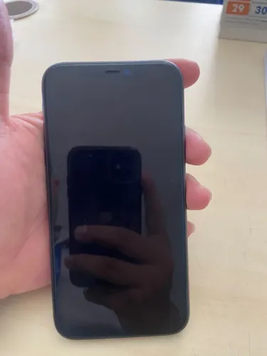 Vendo iPhone 11 64gb Face ID pegando