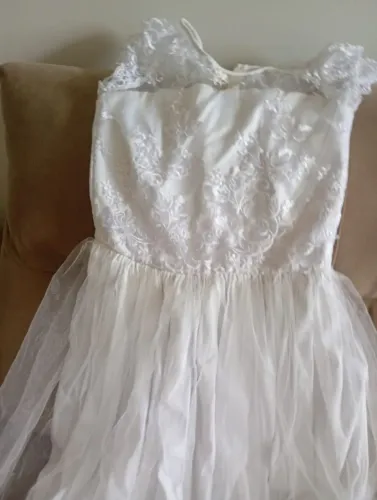 Vendo esse vestido de festa ou Daminha de cor Branco , bem conservado usad apenas 01 vez
