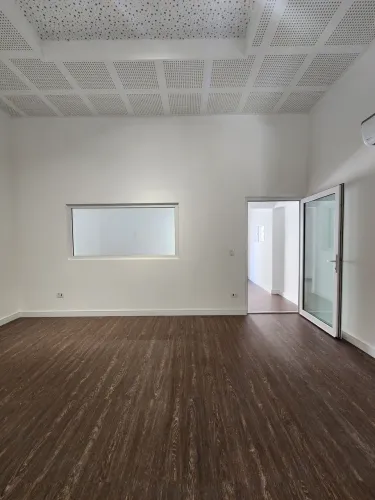 Aluga-se sala comercial em ótima localização.