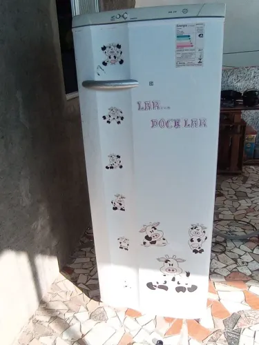 Geladeira para fazer carrinho de bebidas.