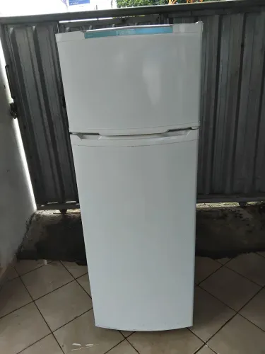 Geladeira Consul gelo seco 360L 