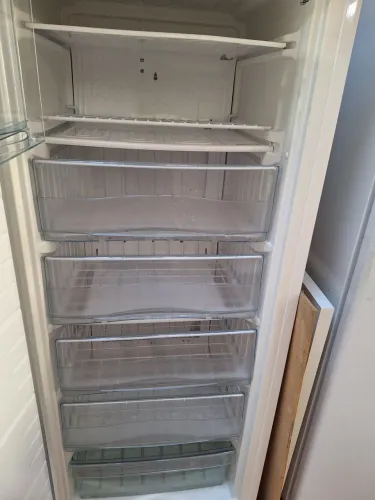 Freezer vertical