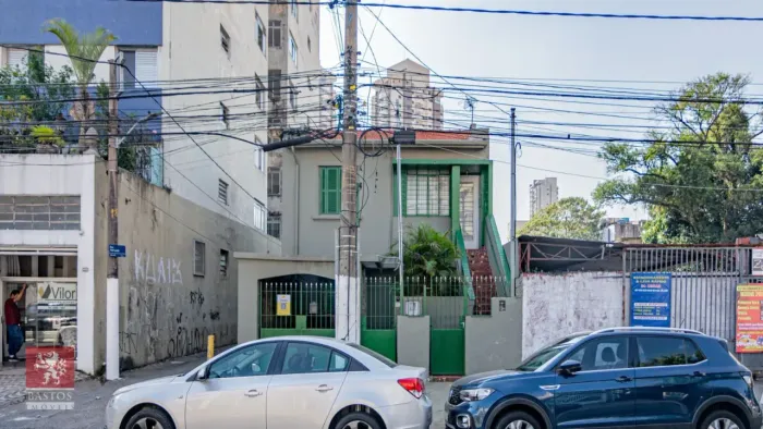 Duas casas independentes para venda na Vila Mariana!