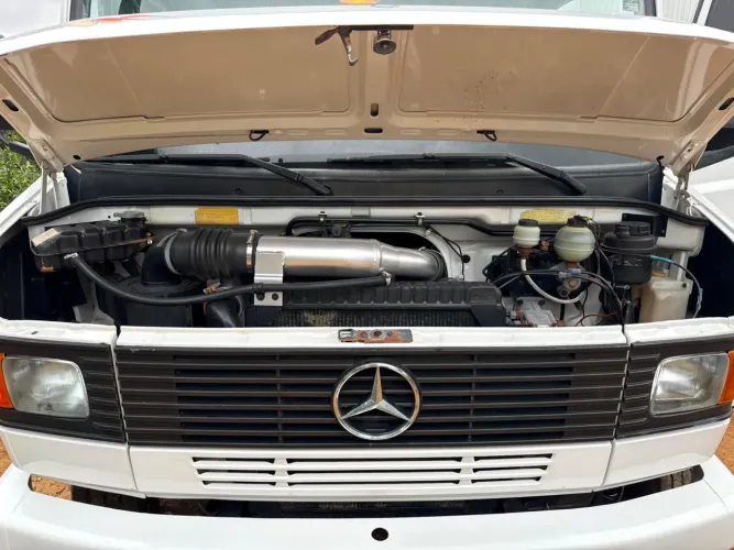 Mercedes bens 710 com carroceria hidráulica