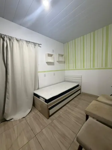 ALUGO QUARTO (para mulheres)