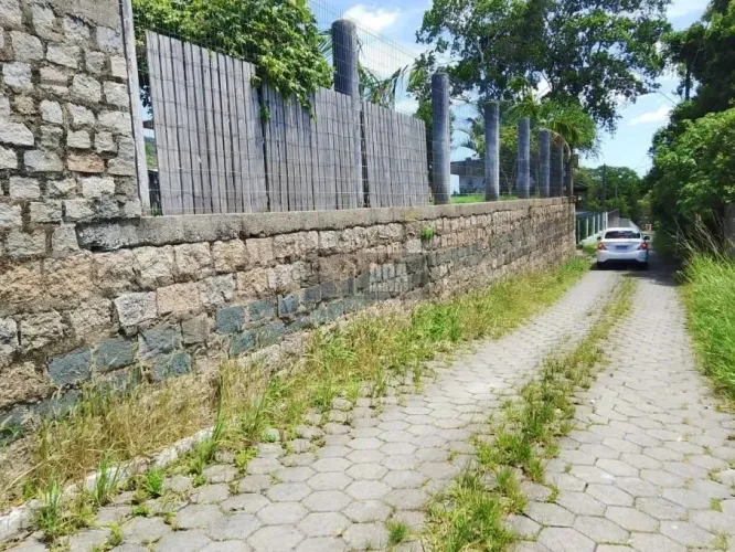 Terreno de 450m² à venda no Ratones