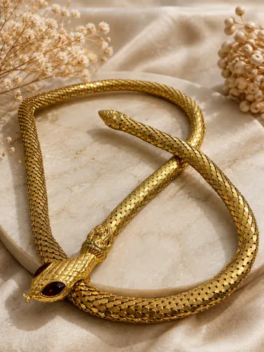 COLAR COBRA DOURADO - ELEGANTE E MARCANTE