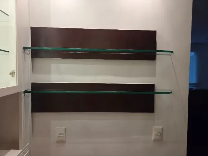 Par de Prateleiras com Painel de Madeira e Vidro - Leblon