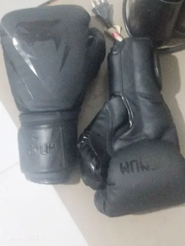 Luvas de boxe 16 oz  em perfeitas condições. 100 reais.  