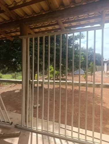 Grade com portão social 