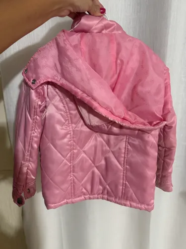 Casaco GUESS Rosa com capuz e zíper