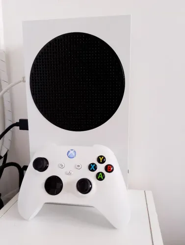 Xbox Series S Novo com controle troco por um Xbox Series X e volto de R$100 a R$200 reais