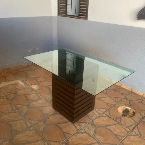 Mesa de jantar moderna e elegante