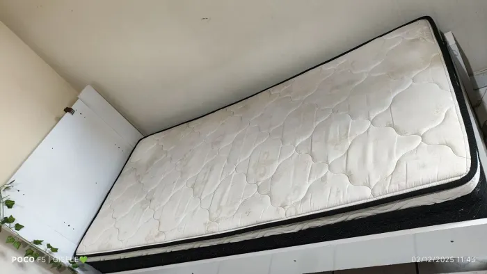 Vendo cama+colchão de solteiro 
