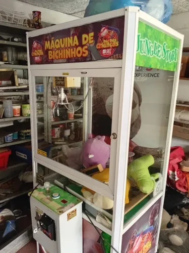 Maquina de pegar pelucias