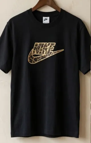 T-shirt NIKE original preta, edição oncinha