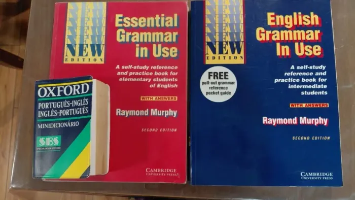 Kit Essential Grammar in Use (Raymond Murphy) com 2 volumes mais um dicionário