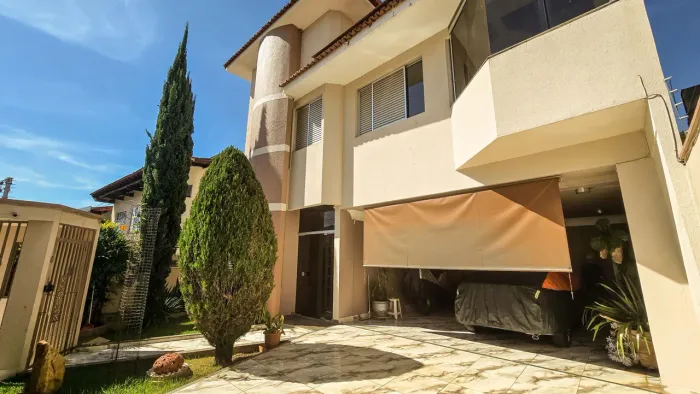 Sobrado alto padrão Setor Sul 415 m², 512 m² de lote, 3 suítes, 2 acessos e usina fotovol
