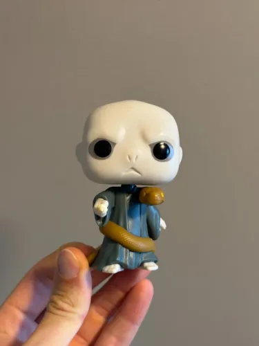 funko pop do voldemort e nagini edição especial kinder ovo europa (harry potter)