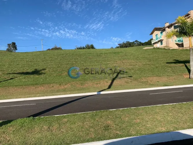 Terreno para venda em Paraibuna com 1.000m² no condomínio Quinta dos Lagos.