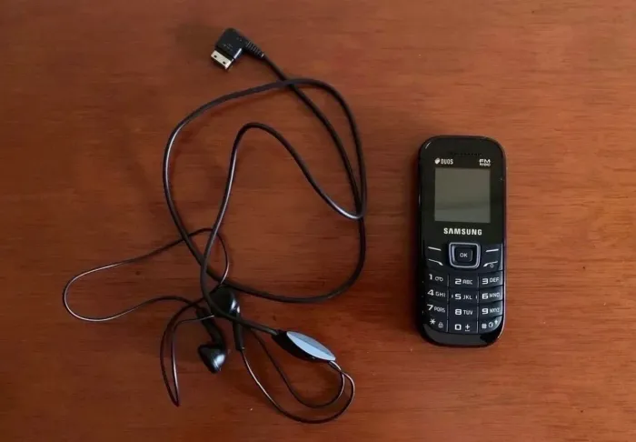 celular samsung keystone 2 e1200 e fone de ouvido