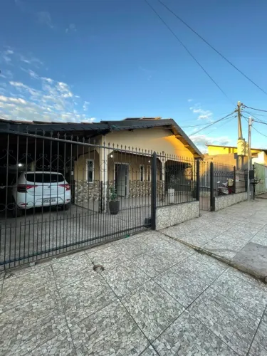 Casa á venda em Cuiabá com vários quartos bairro Planalto