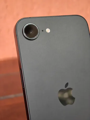 iPhone 16E - Usado