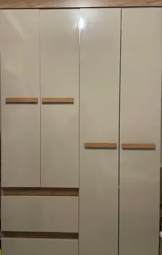 Vendo guarda-roupa! Guarda-roupa em ótimo estado, conservado e pronto para uso.
