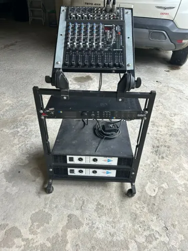 Vende se mesa de som completa 